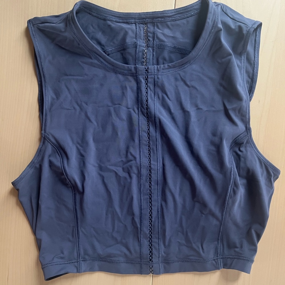 Lululemon crop top